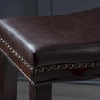 Tabouret de comptoir contemporain rembourré en forme de selle avec garniture cloutée