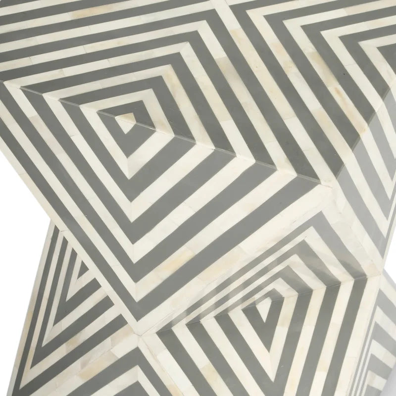 Table d'appoint en marqueterie d'os