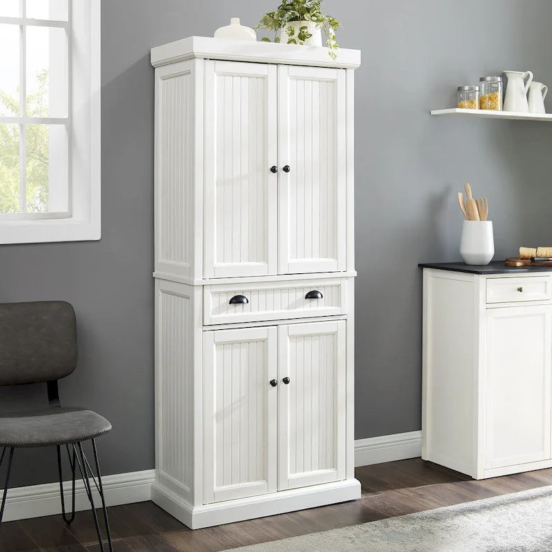 Garde-manger de cuisine blanc vieilli