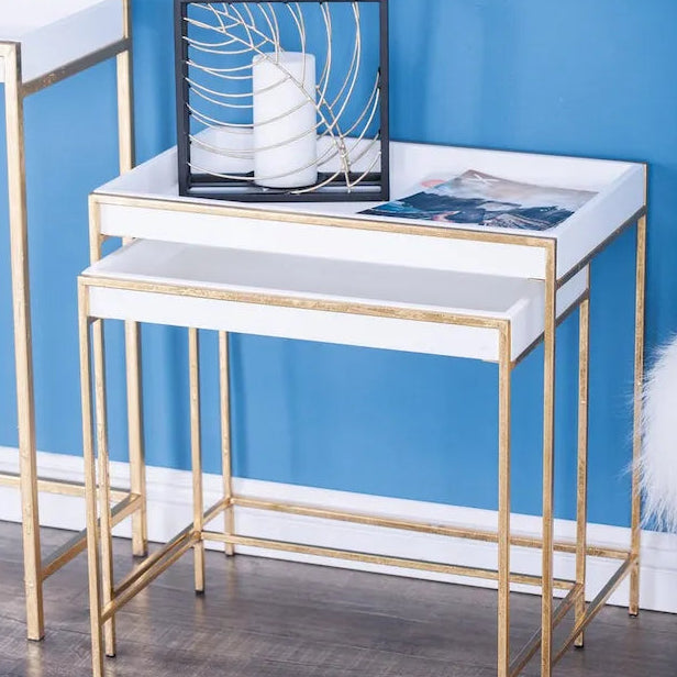 Table console gigogne géométrique en bois blanc avec pieds en métal doré