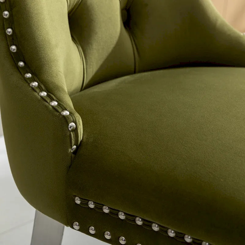 Chaise de salle à manger en velours avec clous décoratifs et pieds en acier inoxydable chromé