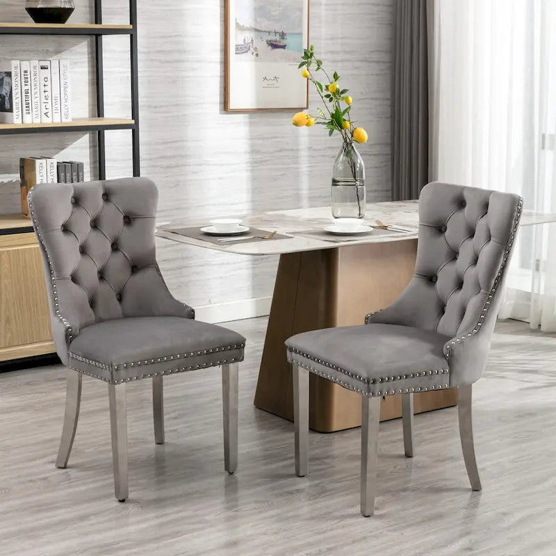 Chaise de salle à manger en velours avec clous décoratifs et pieds en acier inoxydable chromé